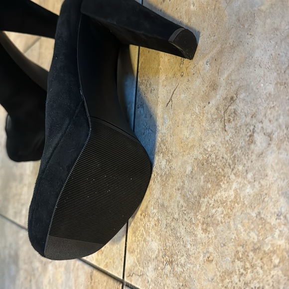 Calvin Klein platform heels.  Size 8 - Picture 3 of 4